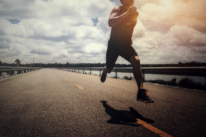 esporte-homem-com-corredor-na-rua-estar-correndo-para-o-exercicio