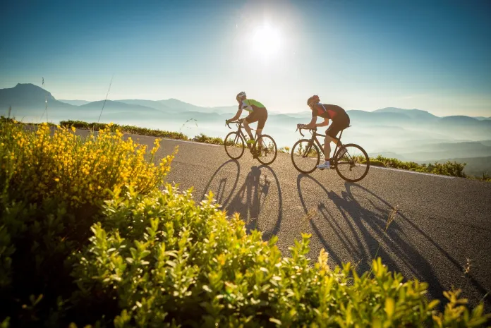 duas-pessoas-fazendo-ciclimo-para-emagrecer